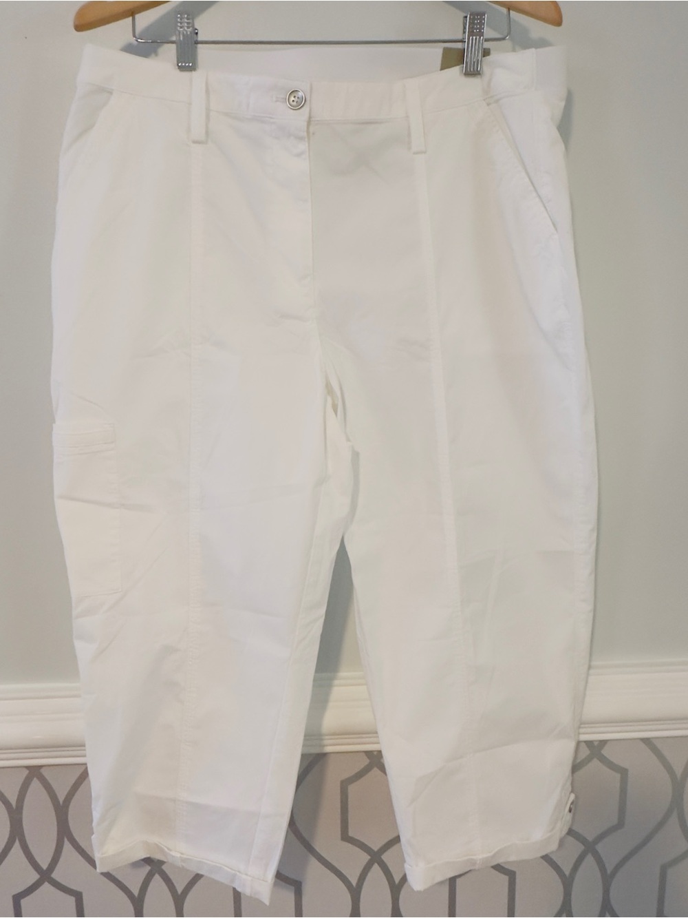 NWT Chico's White Fitigues Cargo Capri Crop Basic SZ 2.5/14 5 Pockets Classic